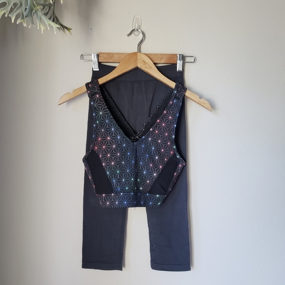 ❗SOLD ❗65% OFF SALE Avocado | Sports Bra & Capri Set - Picture 10 of 16